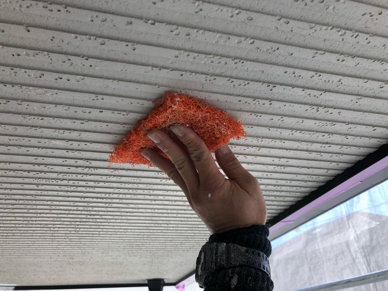 【軒天塗装】ケレン作業