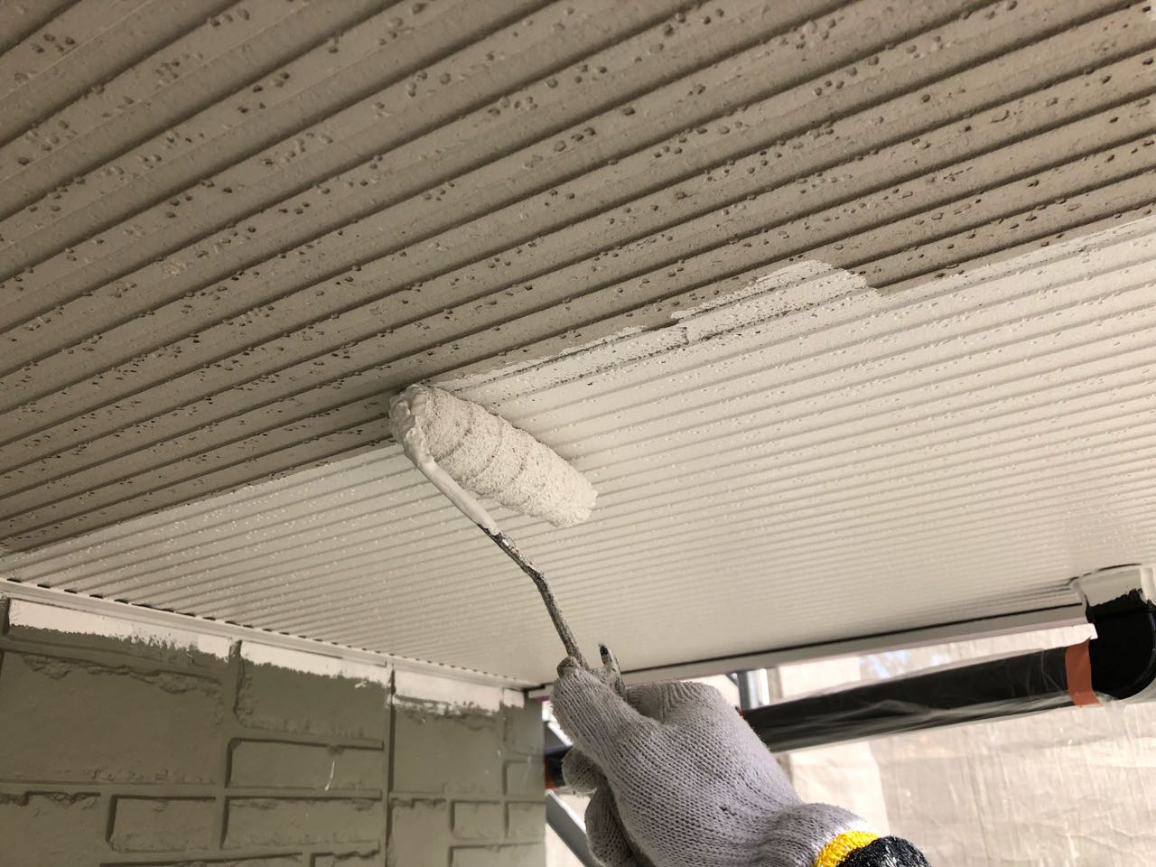 【軒天塗装】下塗り