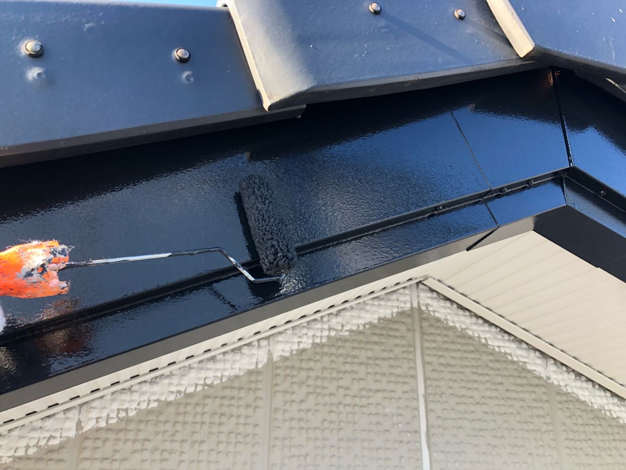 【破風・鼻隠し塗装】上塗り