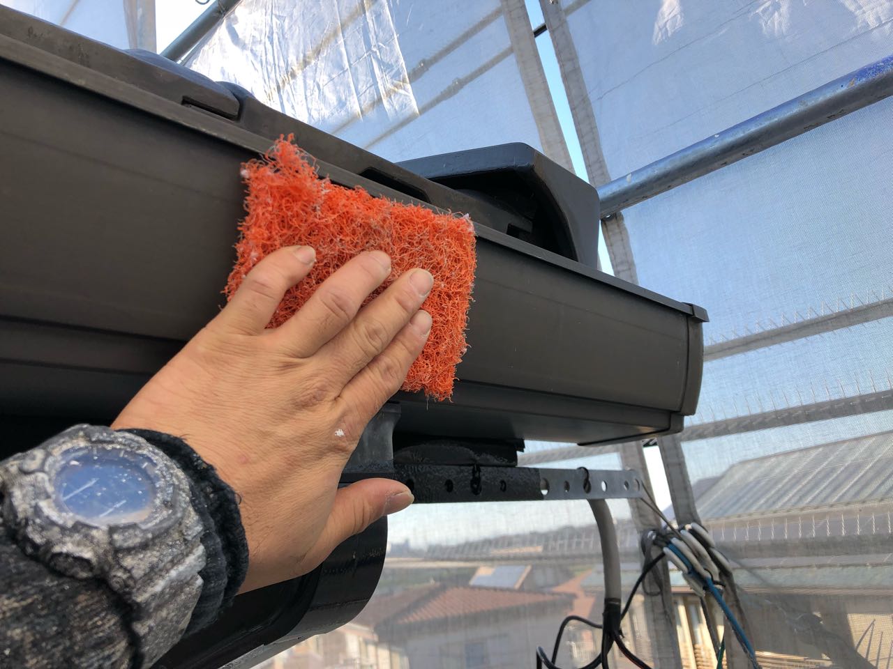 【雨樋塗装】ケレン作業