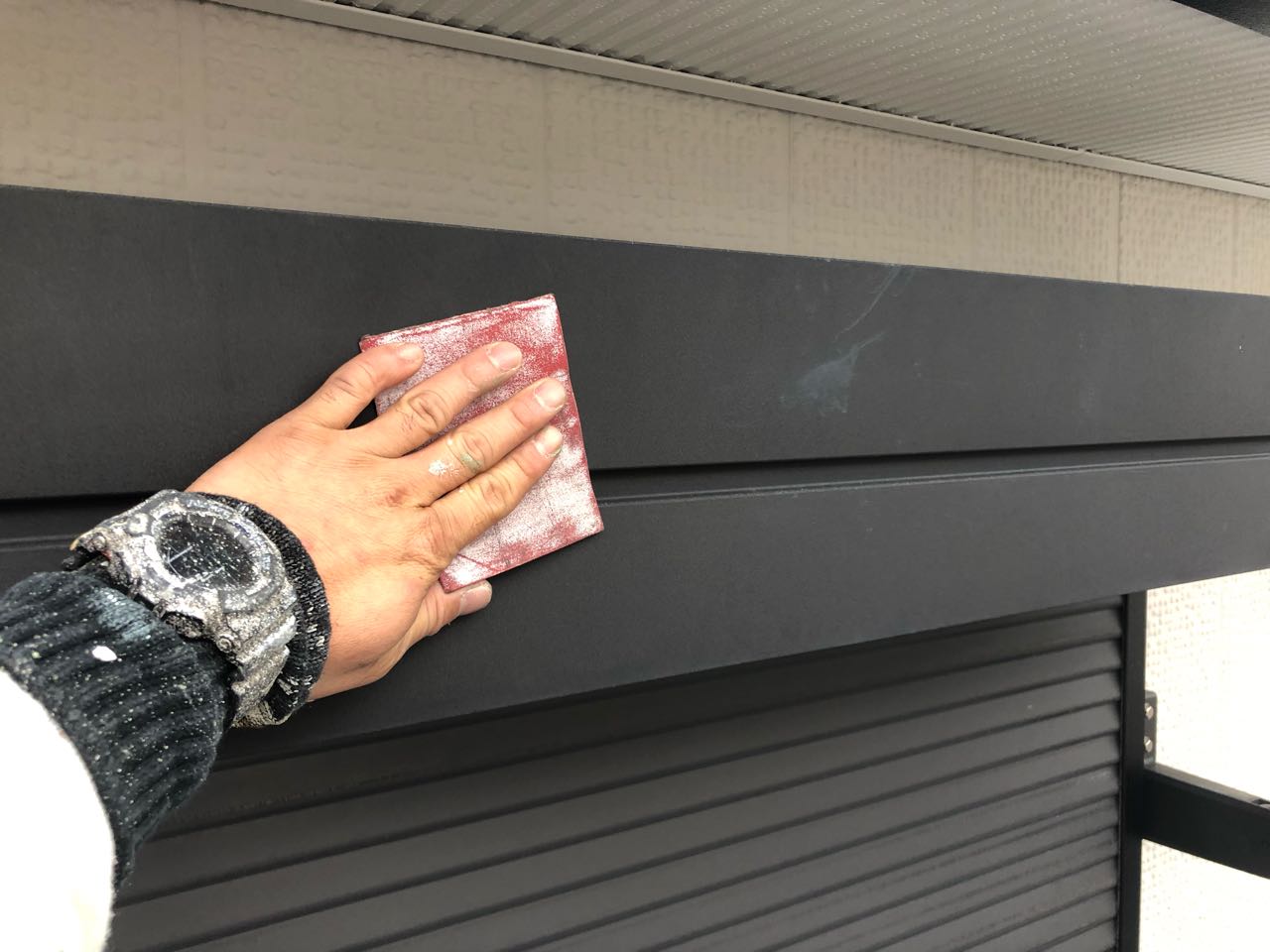 【シャッターボックス塗装】ケレン作業