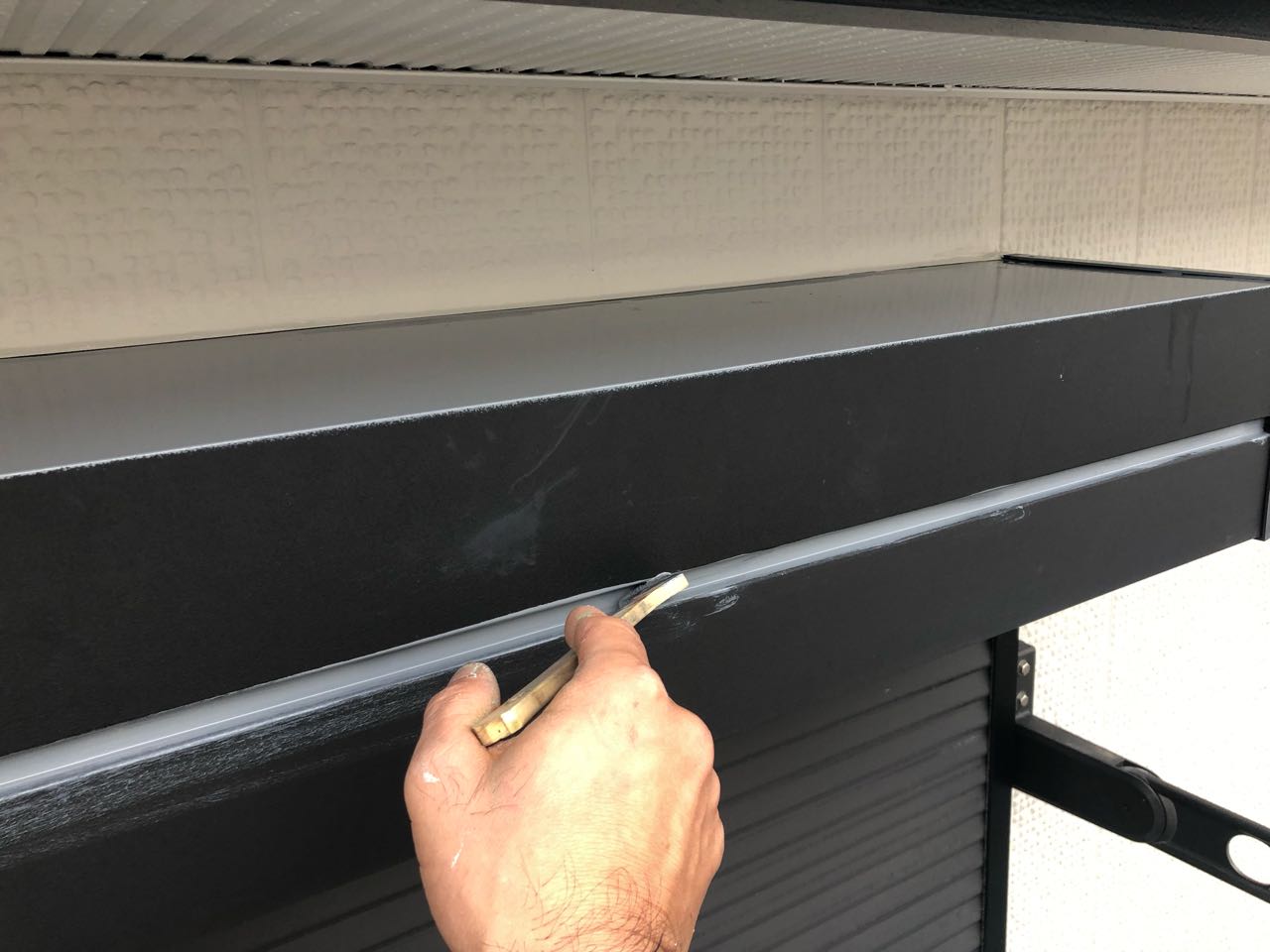 【シャッターボックス塗装】下塗り