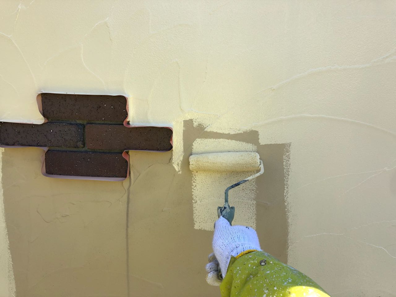 【擁壁塗装】仕上げ塗装1回目