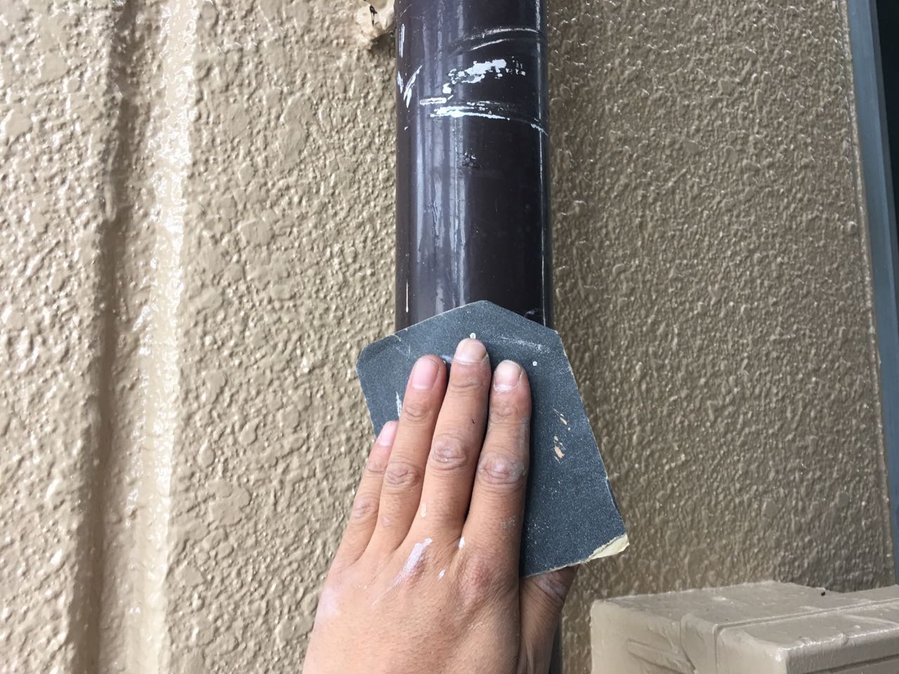 【雨樋塗装】ケレン作業