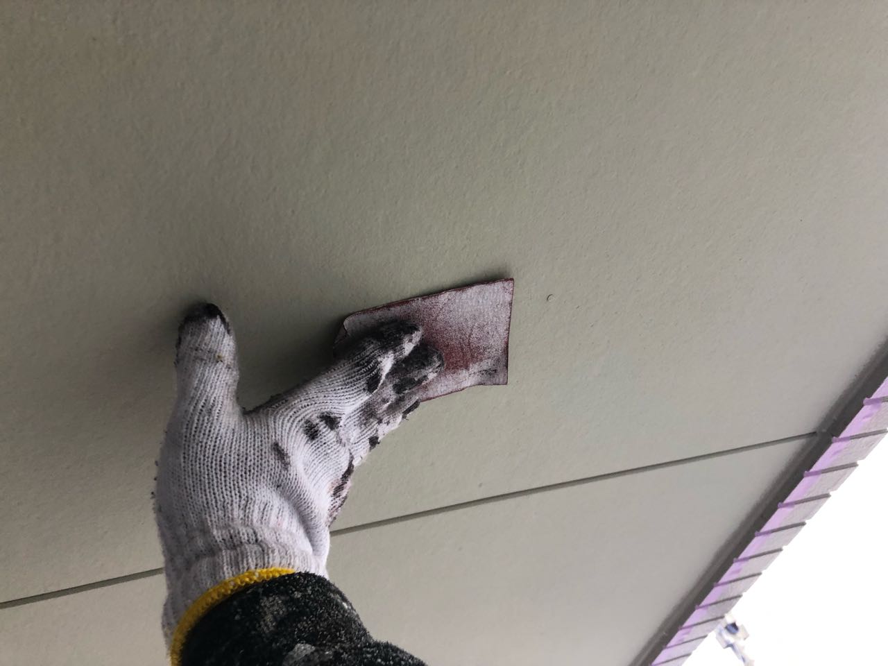 【軒天塗装】ケレン作業