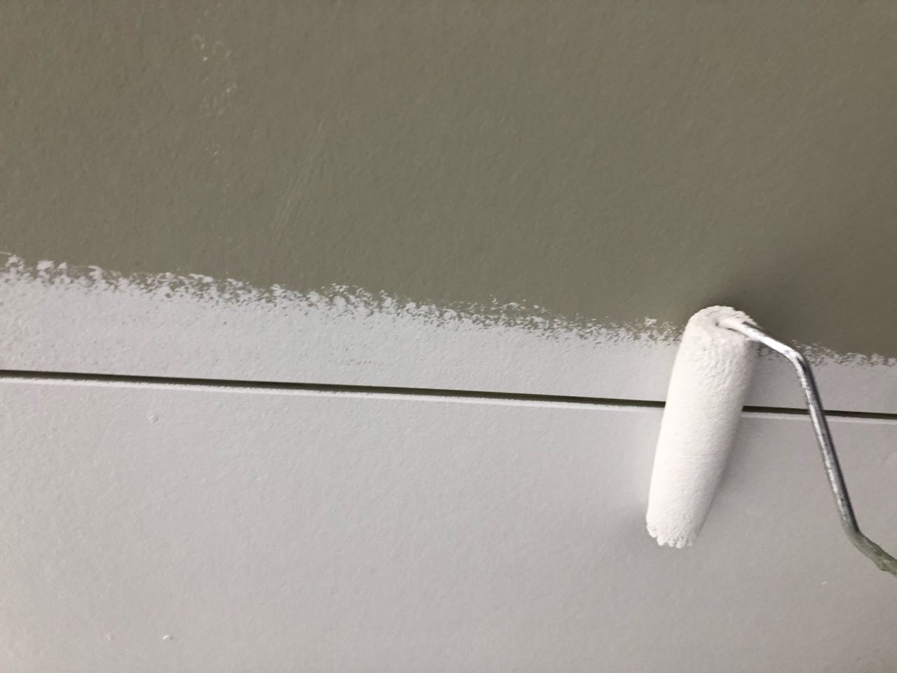 【軒天塗装】下塗り