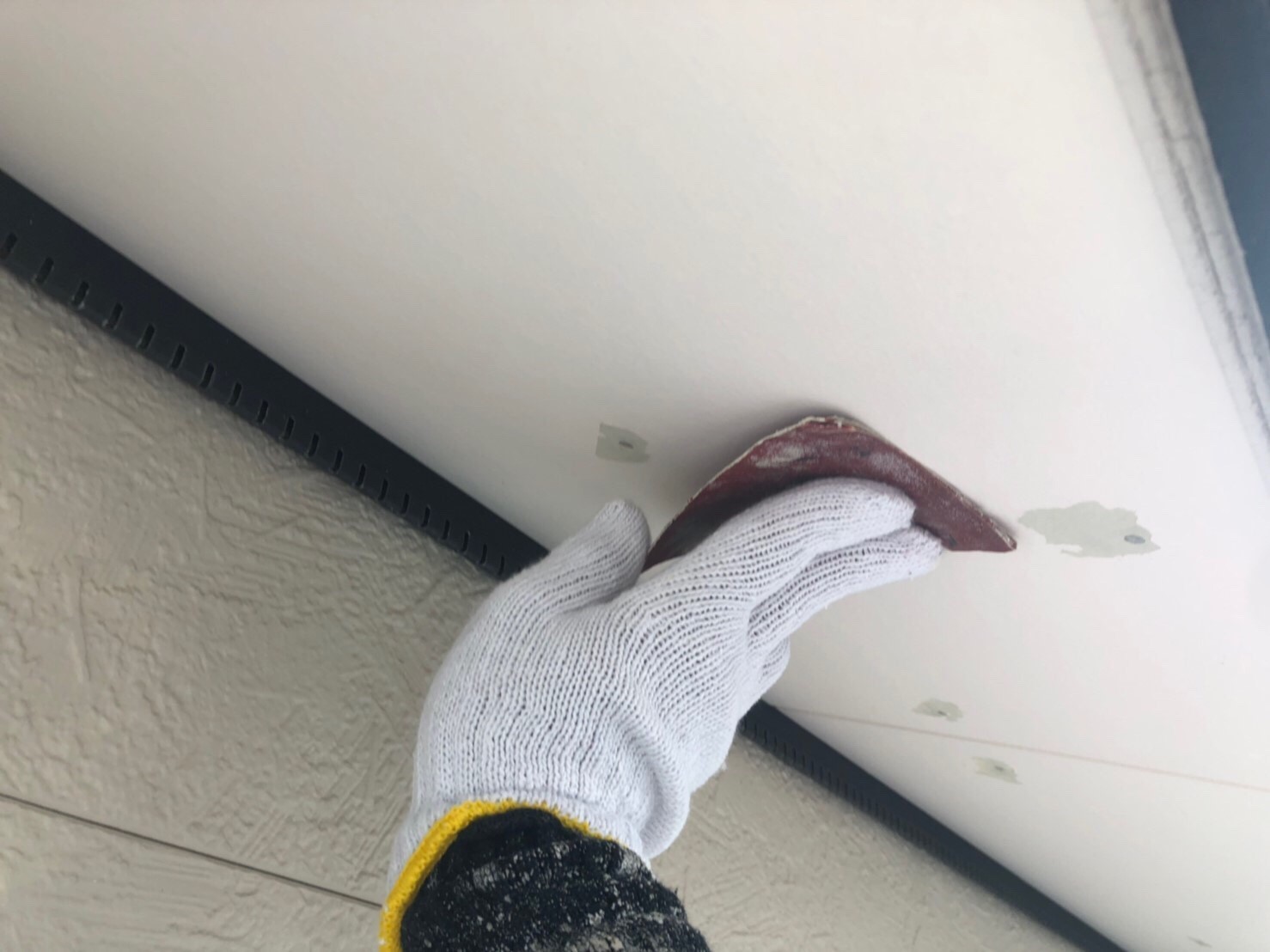 【軒天塗装】ケレン作業