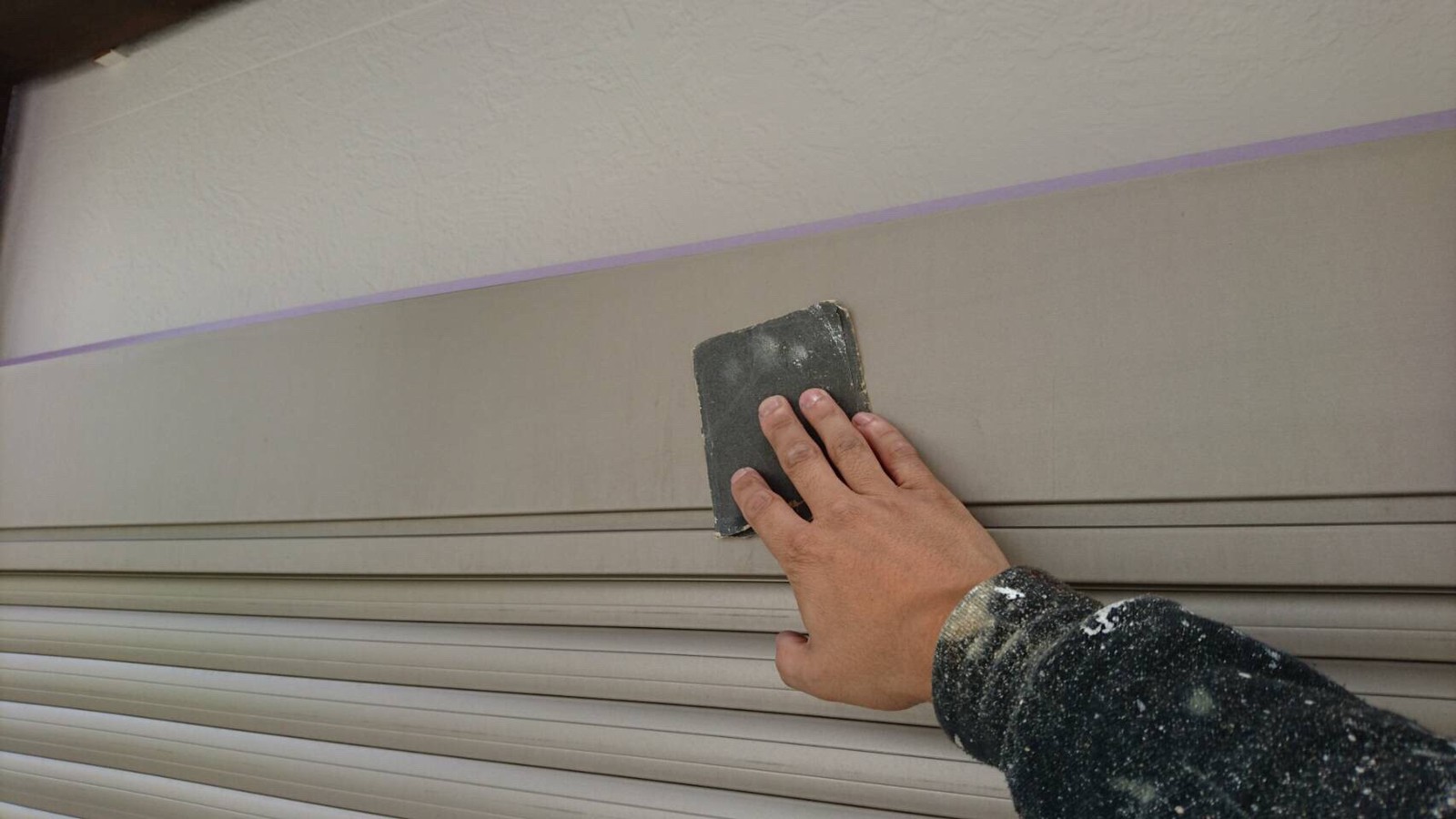 【シャッターボックス塗装】ケレン作業