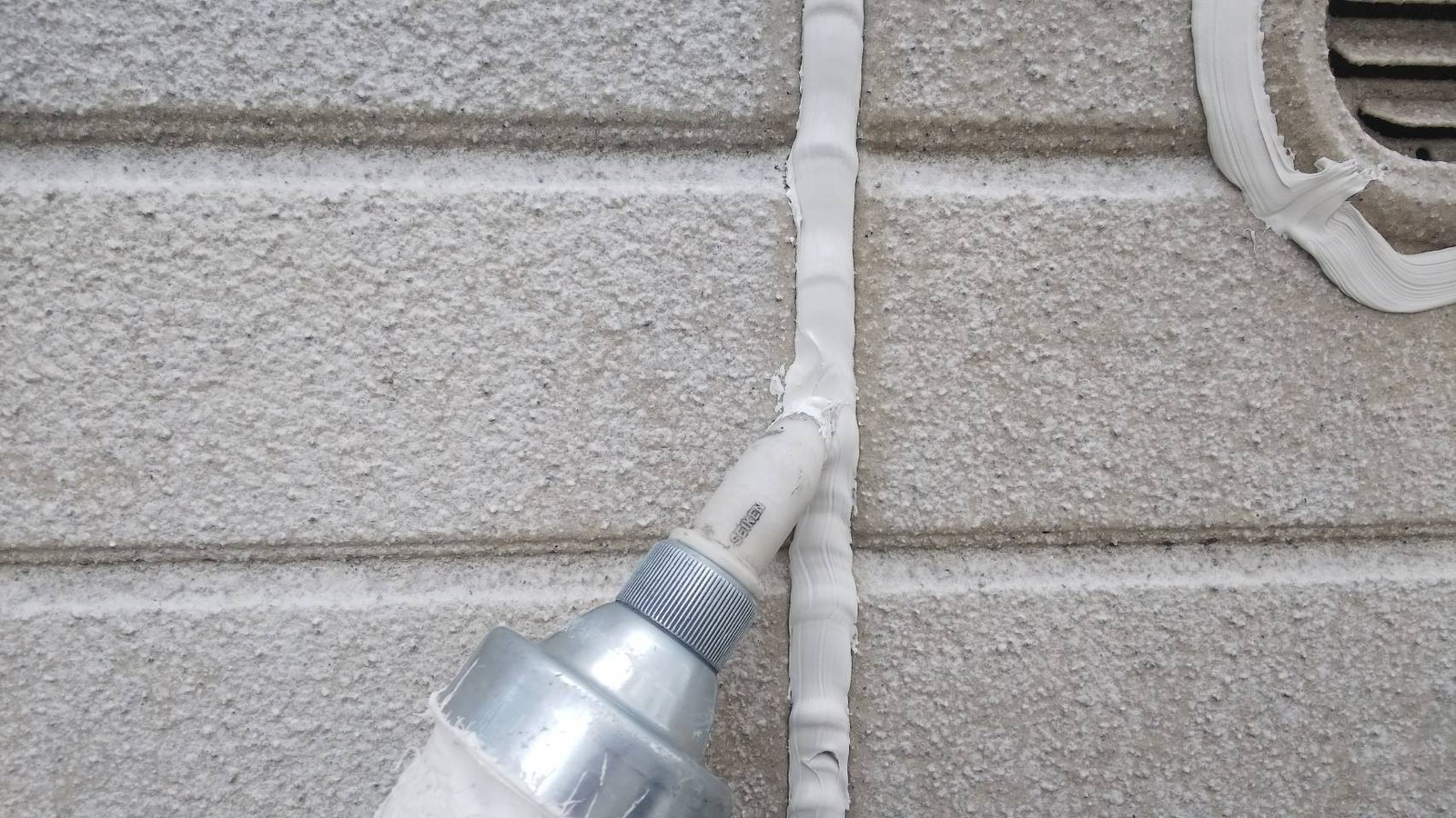 【シーリング工事】コーキング充填