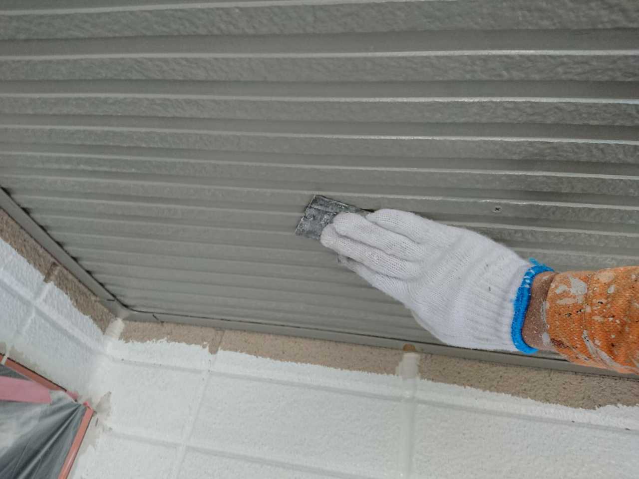 【軒天塗装】ケレン作業