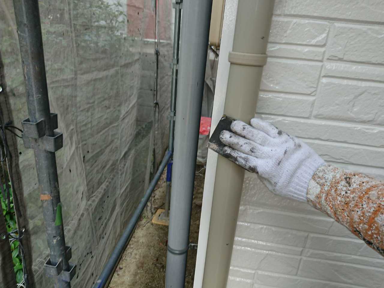 【雨樋塗装】ケレン作業