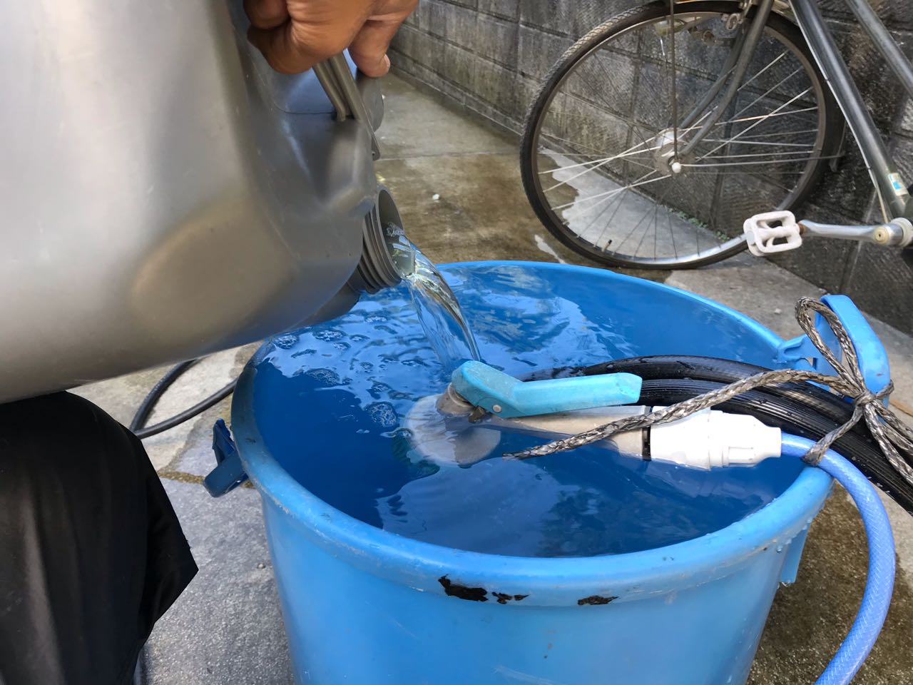 【バイオ洗剤準備】原液混入