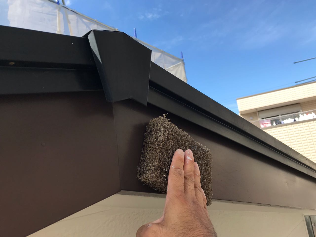 【破風・鼻隠し塗装】ケレン作業