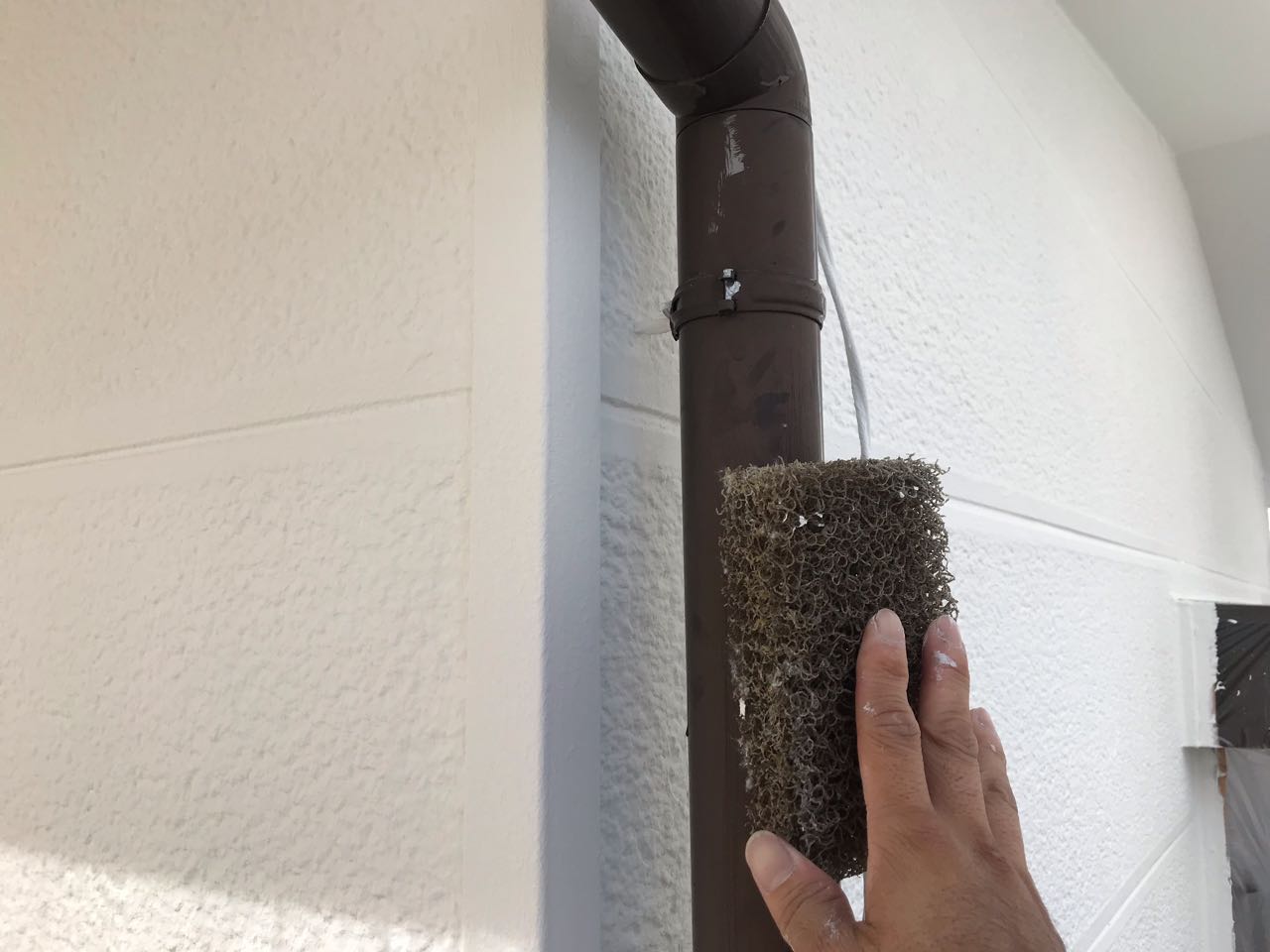 【雨樋塗装】ケレン作業