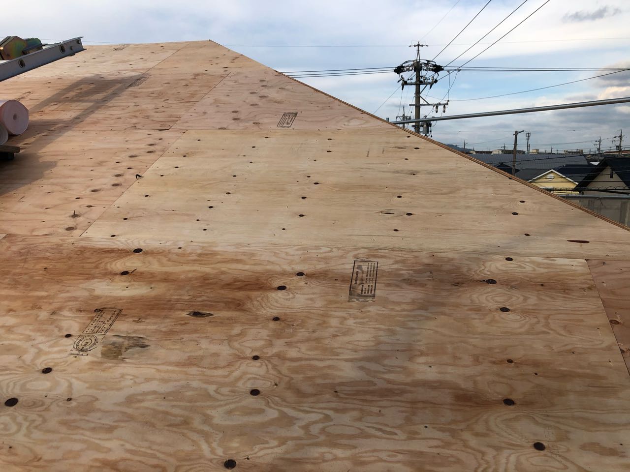 【屋根葺き替え】構造用合板貼り