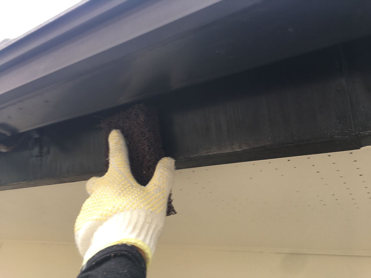 【破風・鼻隠し塗装】ケレン作業