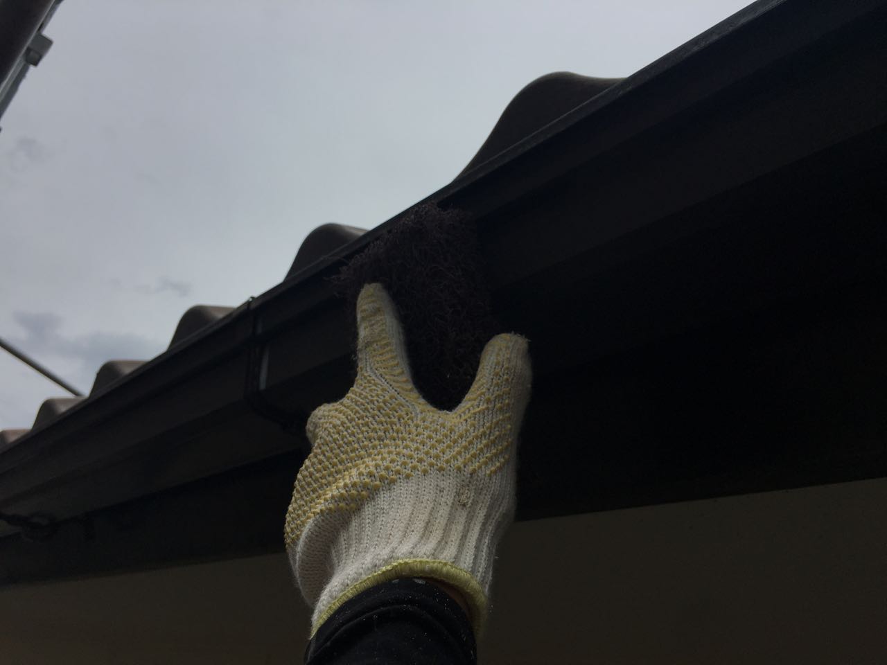 【雨樋塗装】ケレン作業