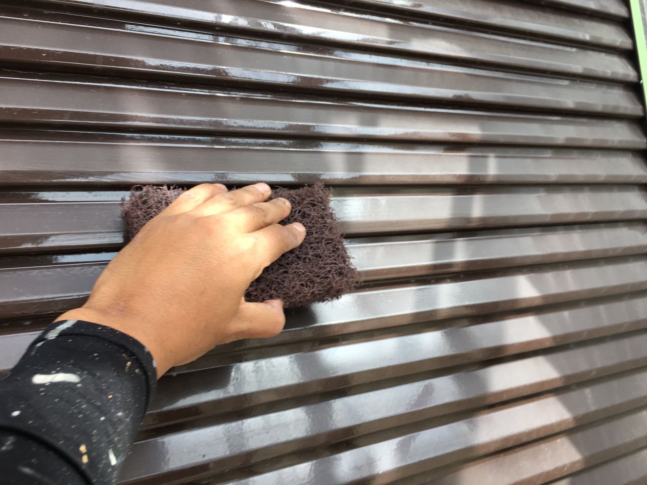 【雨戸塗装】ケレン作業