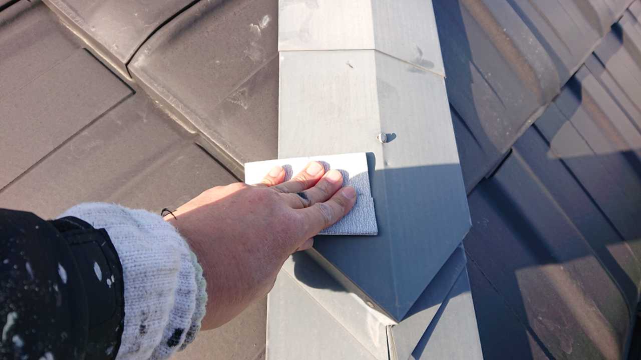 【屋根棟板金塗装】ケレン作業