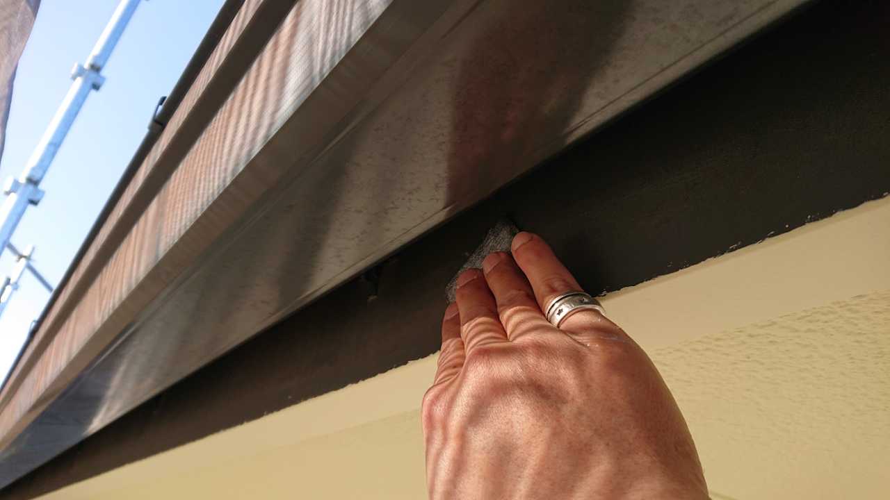 【破風・鼻隠し塗装】ケレン作業