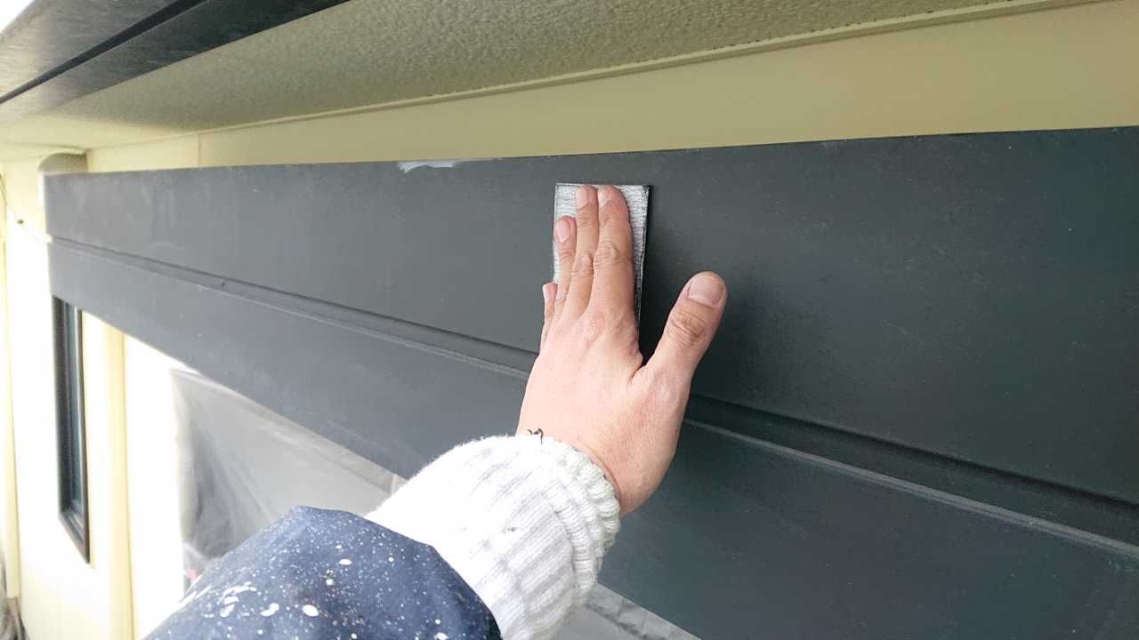 【シャッターボックス塗装】ケレン作業