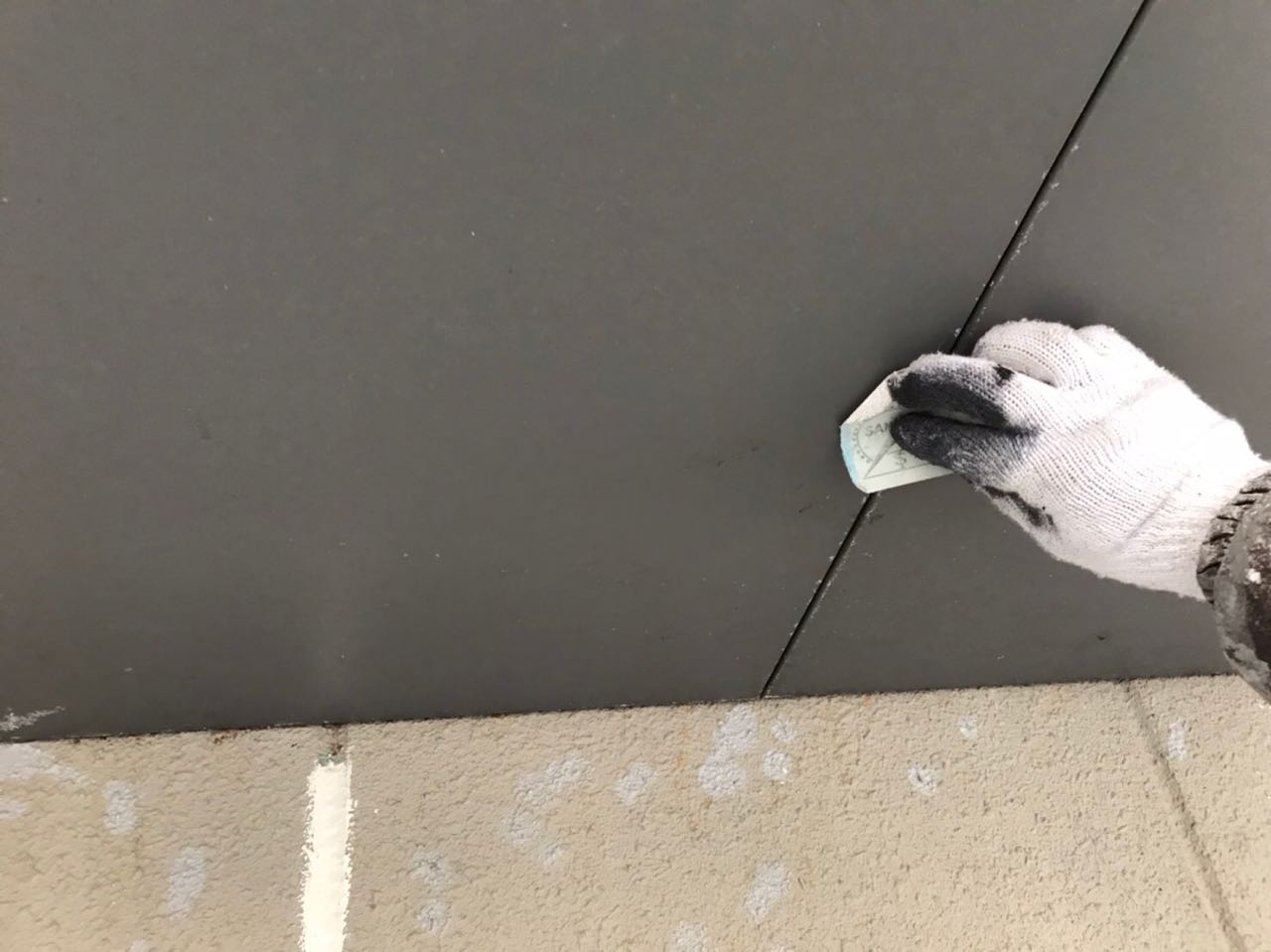 【軒天塗装】ケレン作業