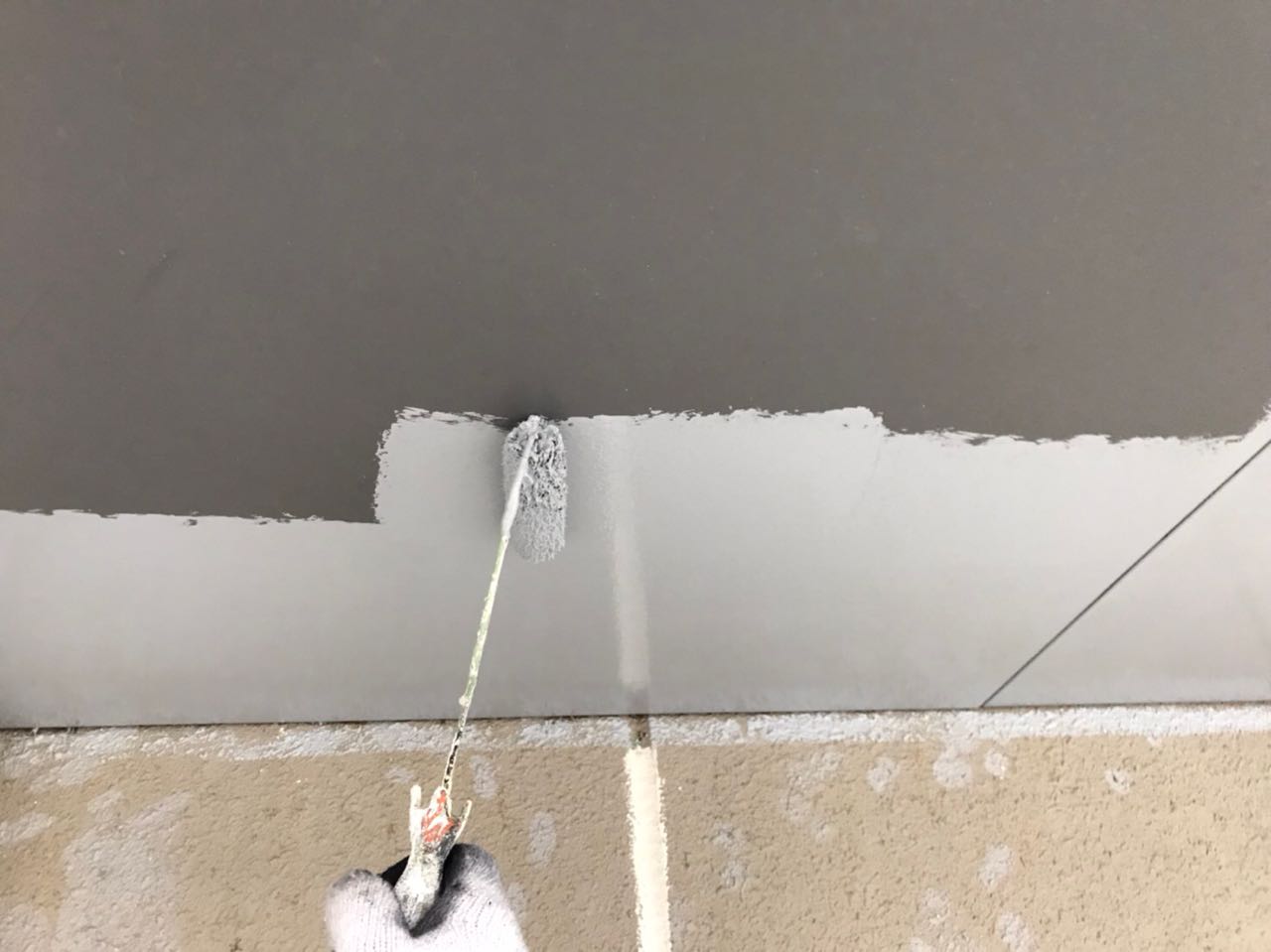 【軒天塗装】下塗り