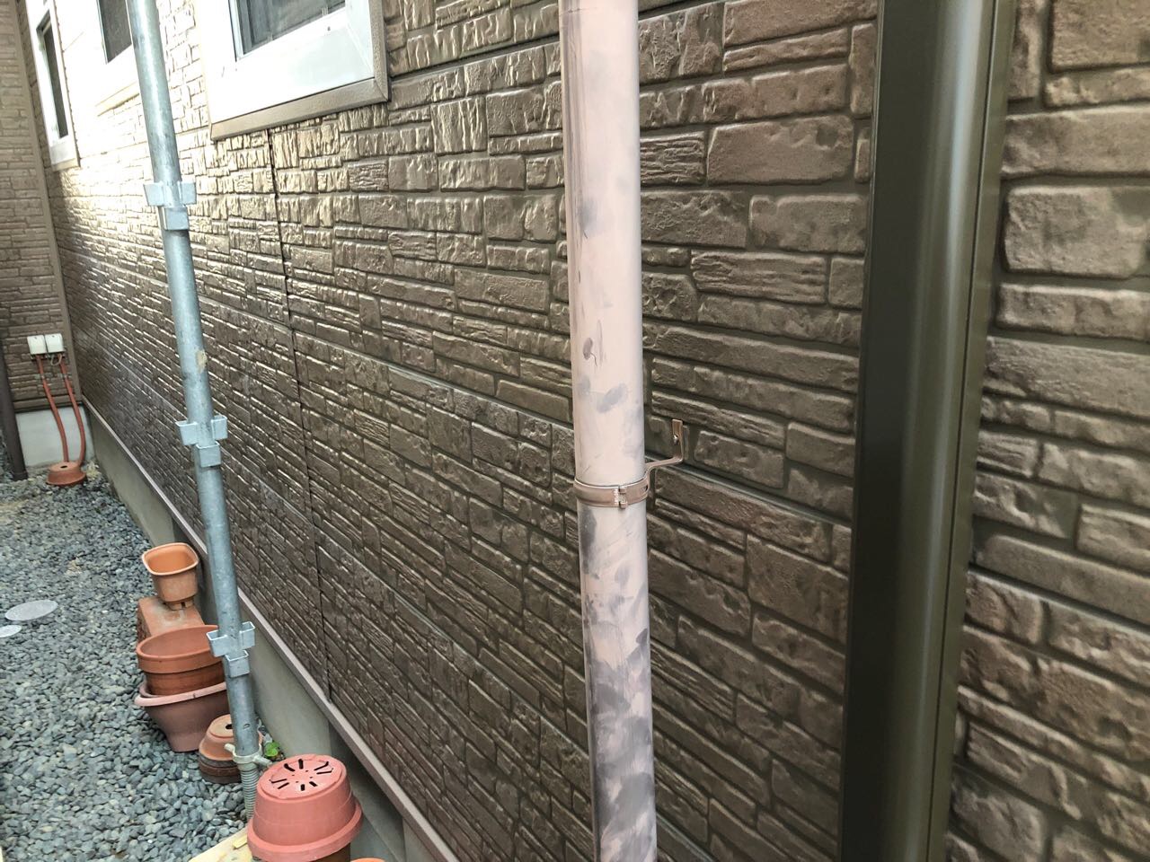 【雨樋塗装】ケレン作業