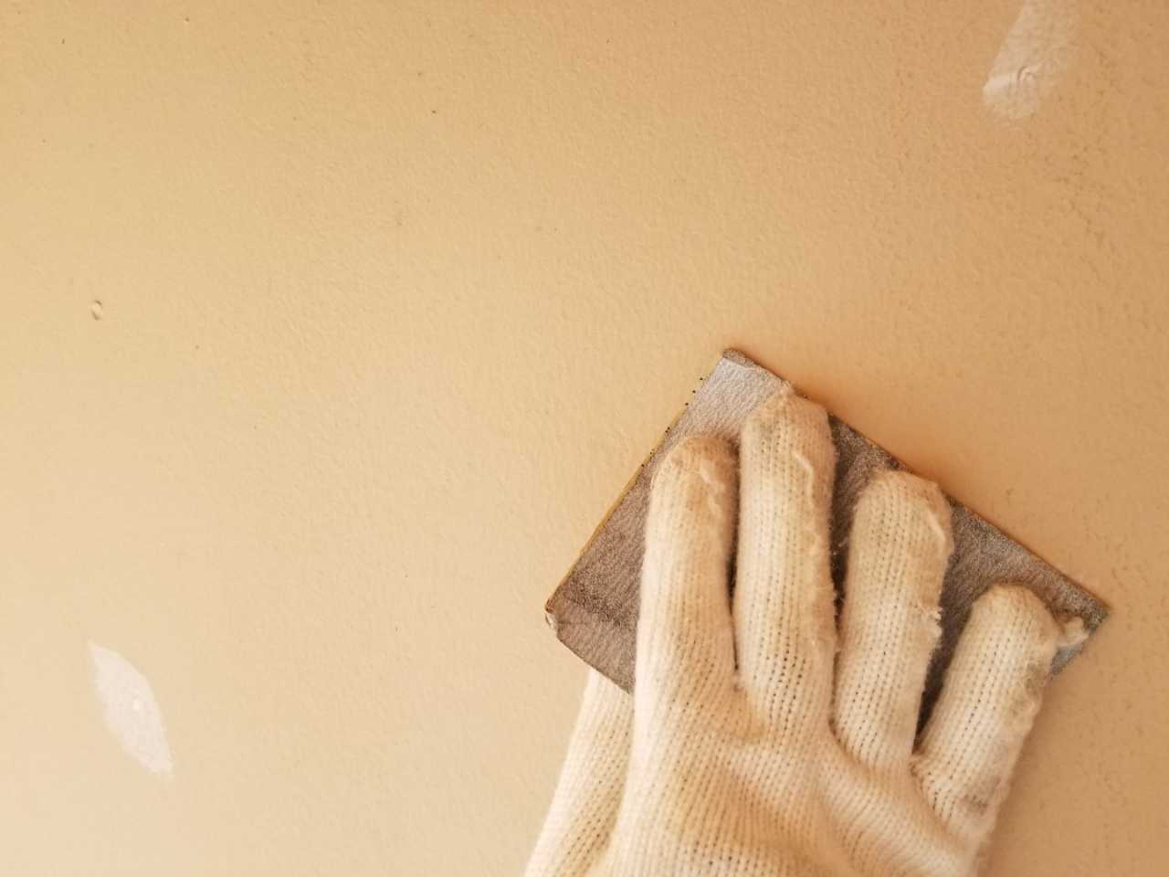 【軒天塗装】ケレン作業