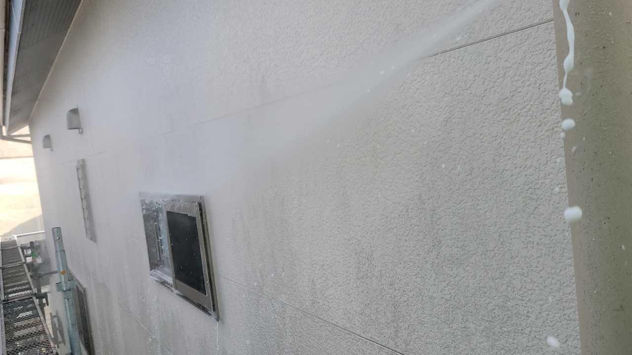 【外壁洗浄】バイオ洗剤塗布