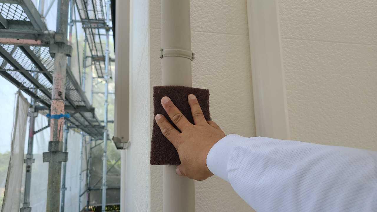 【雨樋塗装】ケレン作業