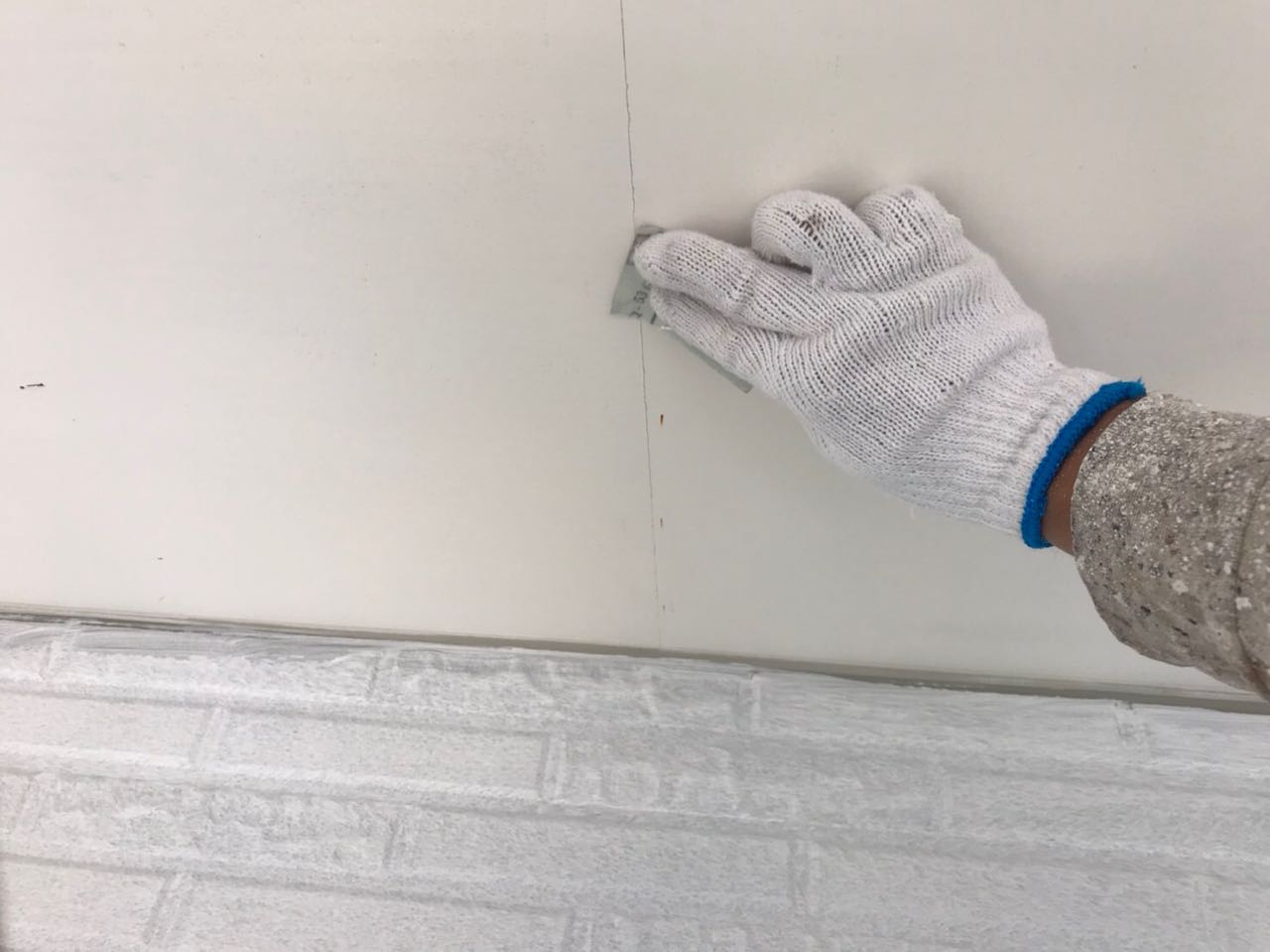 【軒天塗装】ケレン作業