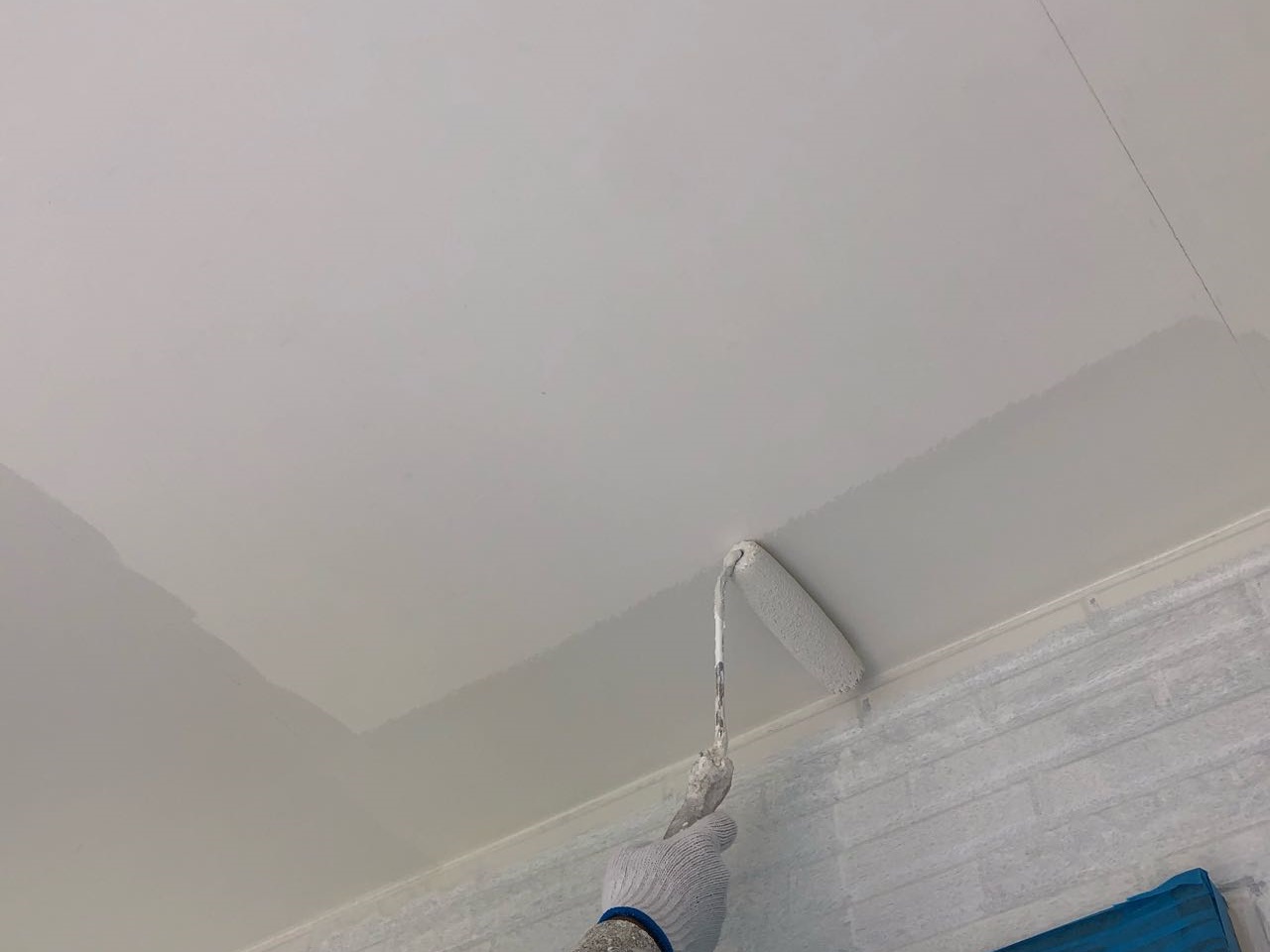 【軒天塗装】下塗り