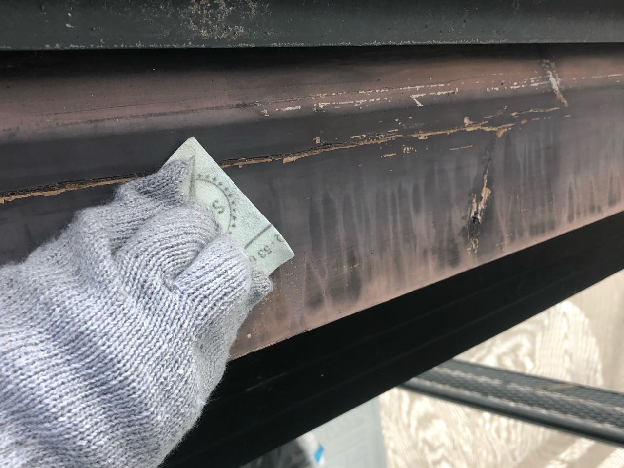 【破風・鼻隠し塗装】ケレン作業