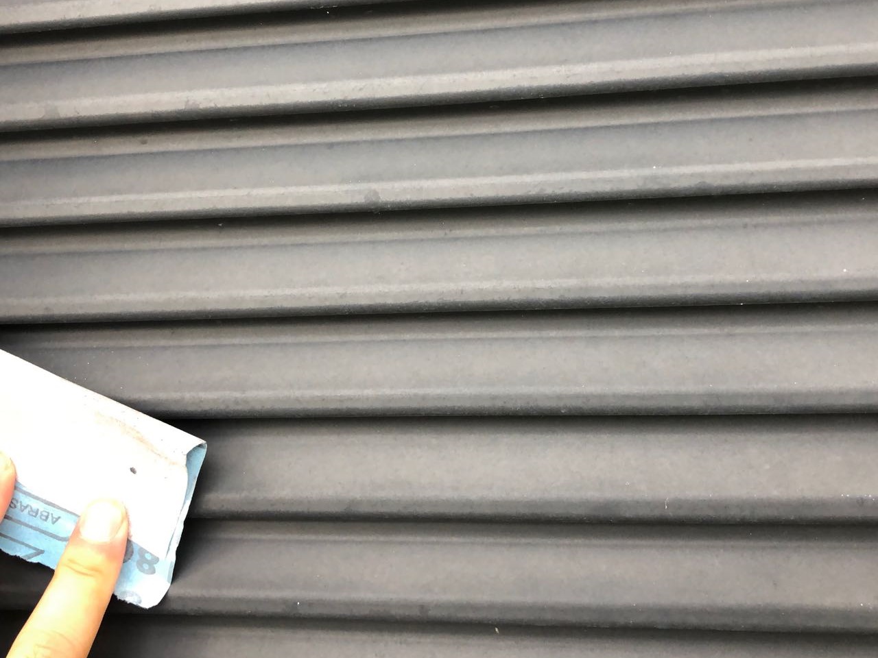 【雨戸塗装】ケレン作業