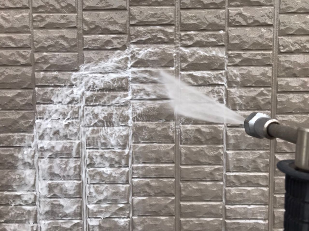 【外壁洗浄】バイオ洗剤塗布