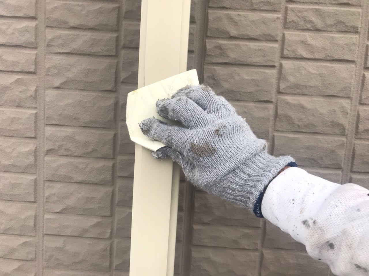 【雨樋塗装】ケレン作業