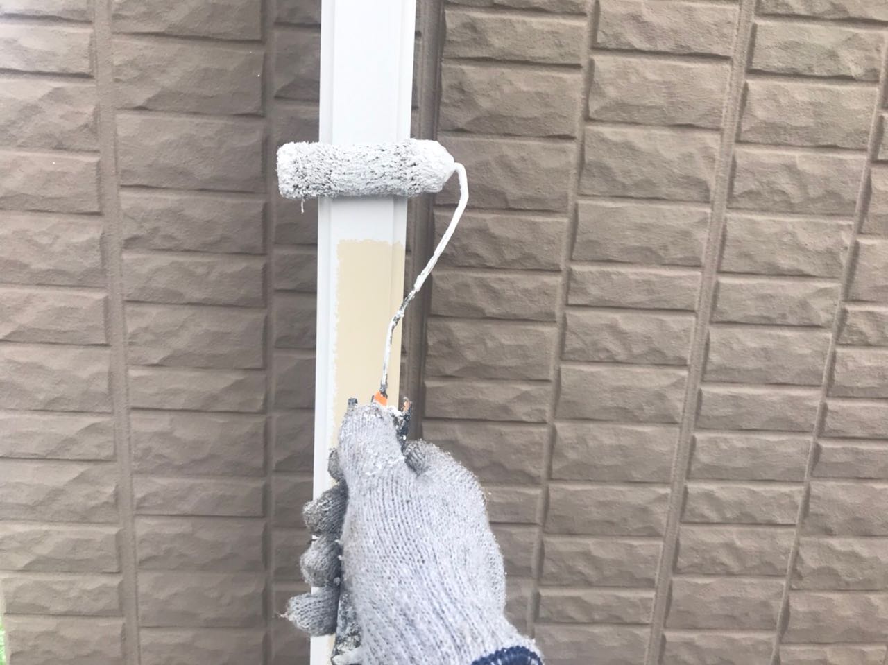 【雨樋塗装】下塗り