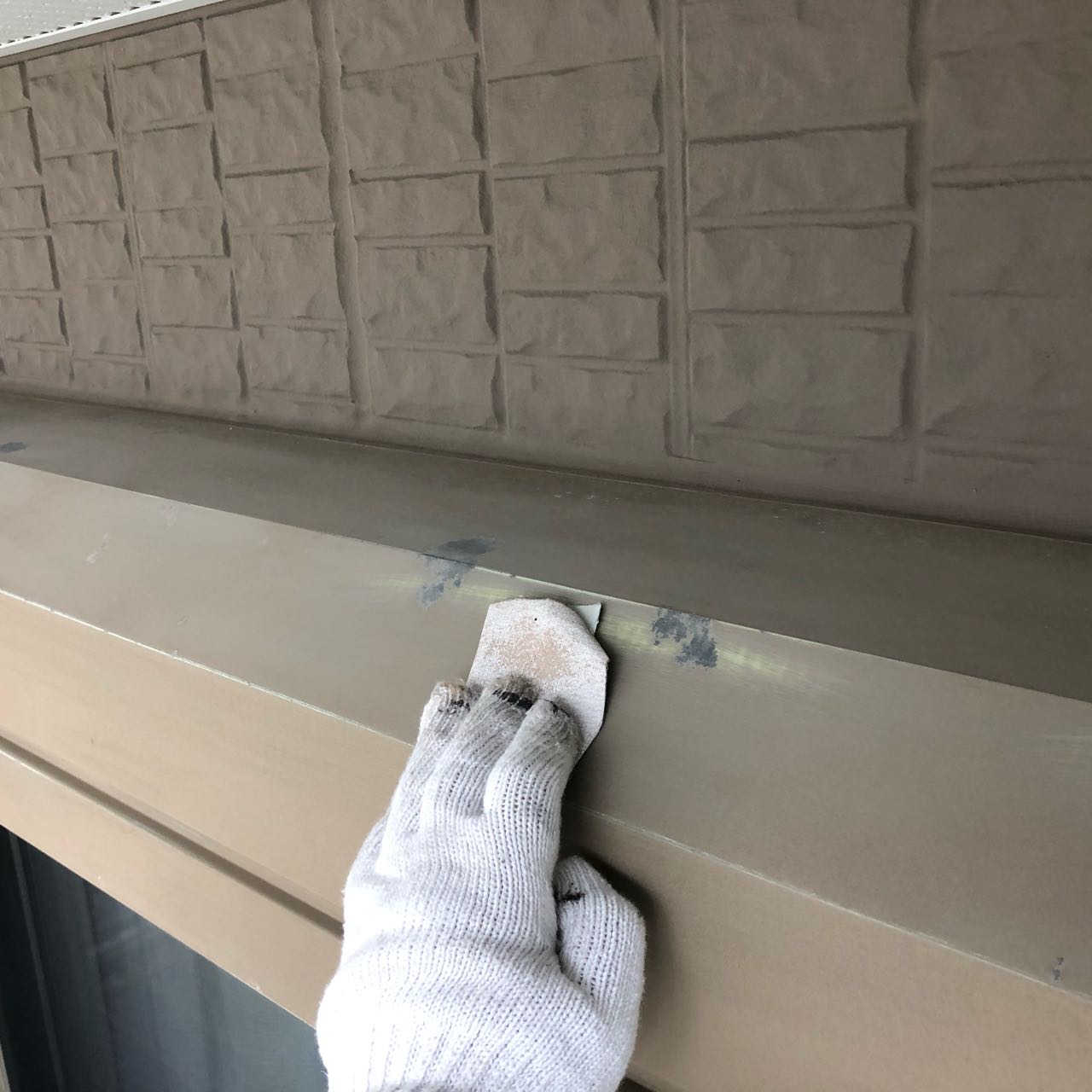 【シャッターボックス塗装】ケレン作業