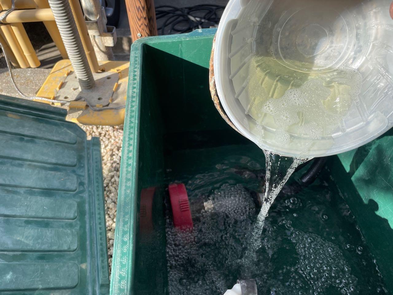 【バイオ洗剤準備】原液混入