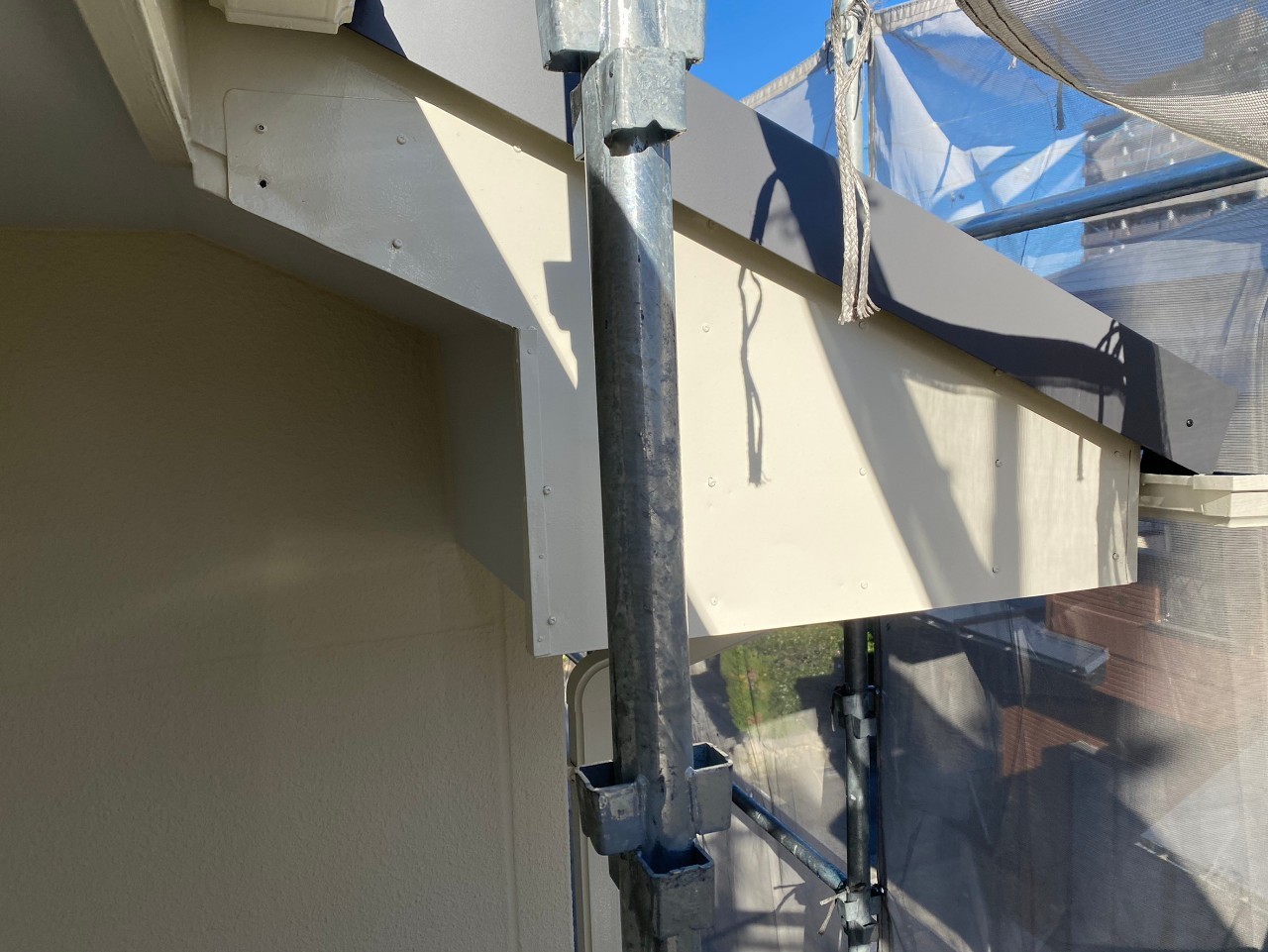 【破風・鼻隠し板金工事】施工前