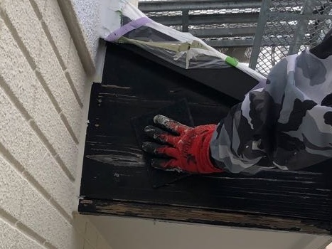 【破風・鼻隠し塗装】ケレン作業