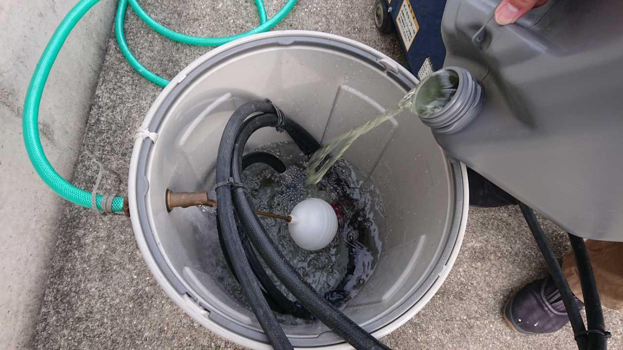 【バイオ洗剤準備】原液混入