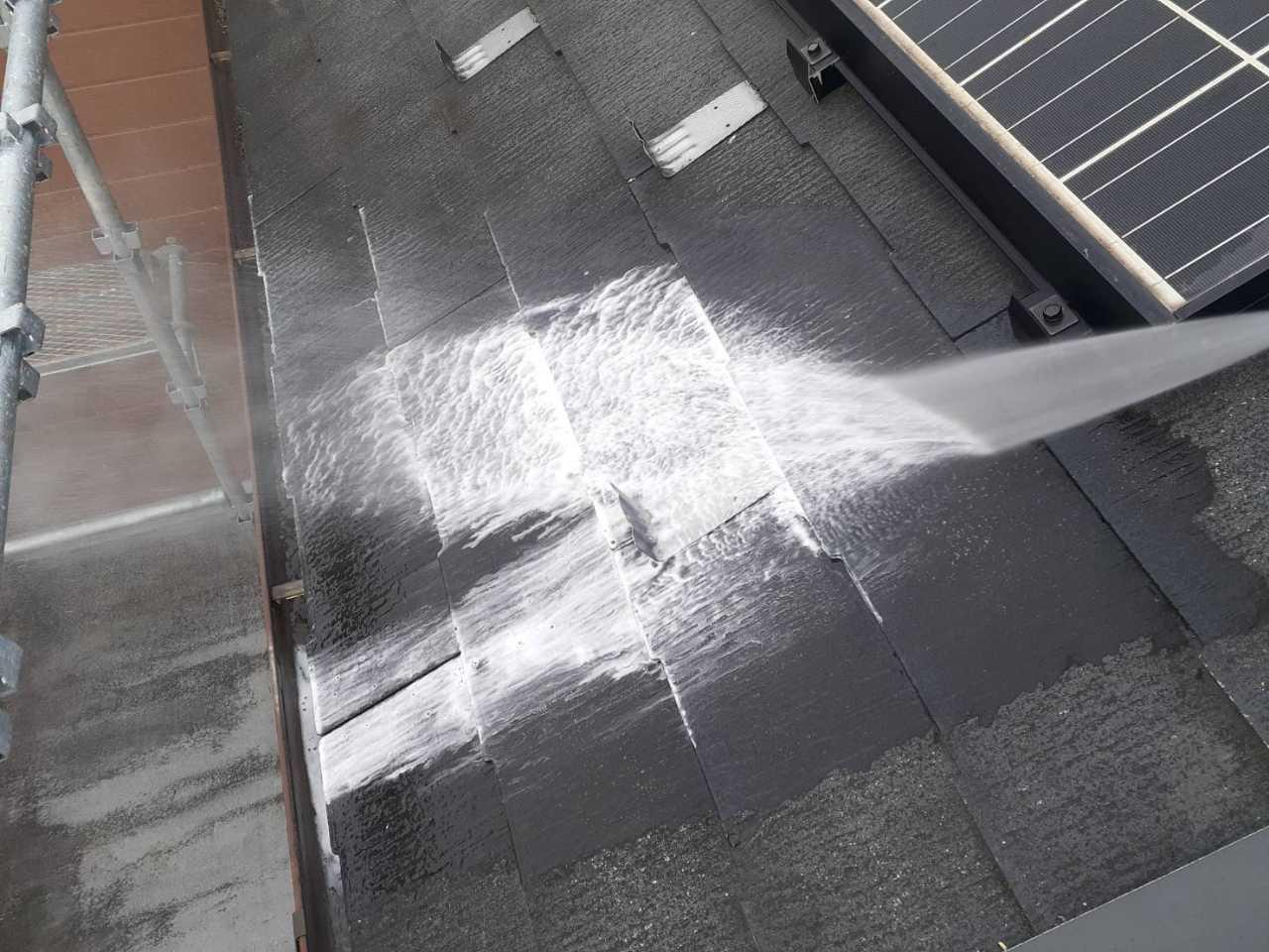 【屋根洗浄】バイオ洗剤塗布