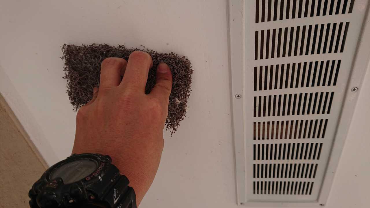 【軒天塗装】ケレン作業