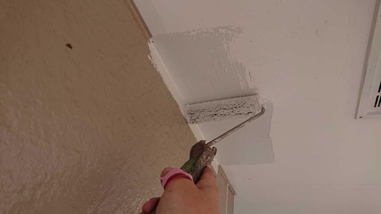 【軒天塗装】下塗り