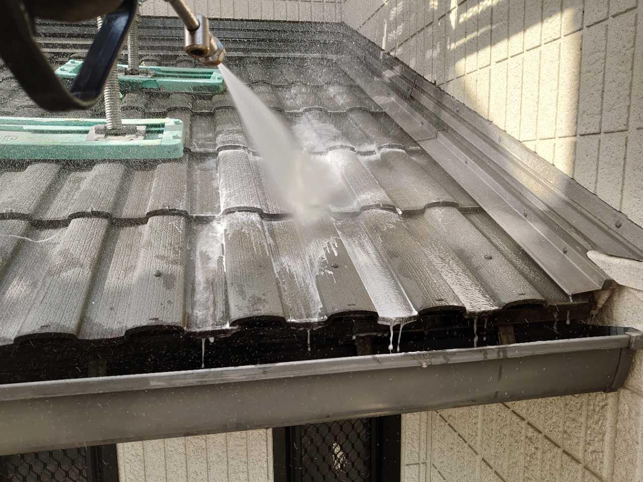 【屋根洗浄】バイオ洗剤塗布