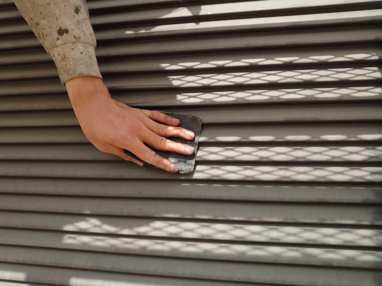 【雨戸塗装】ケレン作業