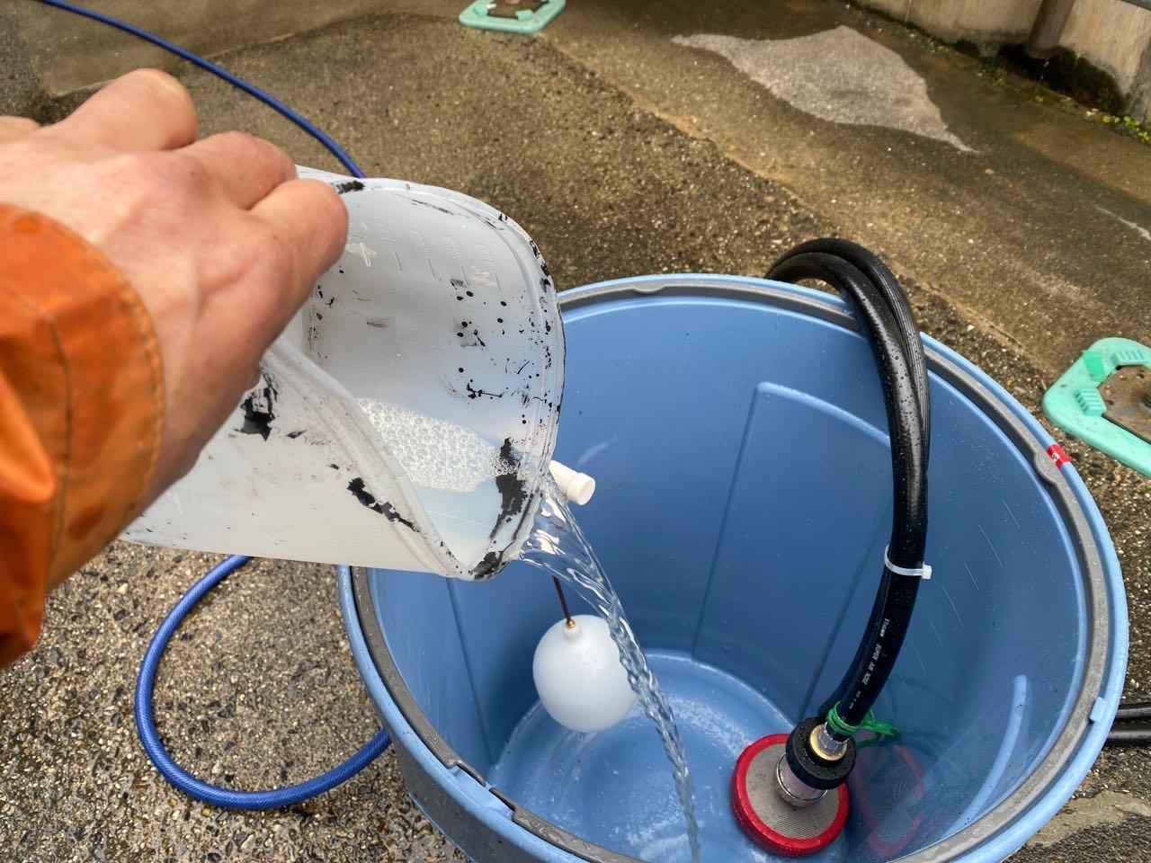 【バイオ洗剤準備】原液混入