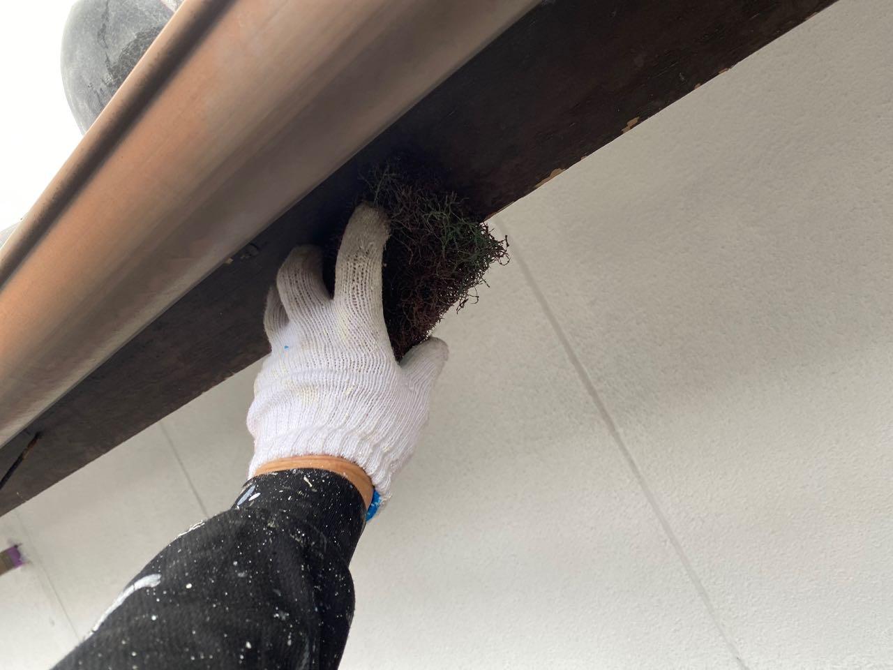 【破風・鼻隠し塗装】ケレン作業